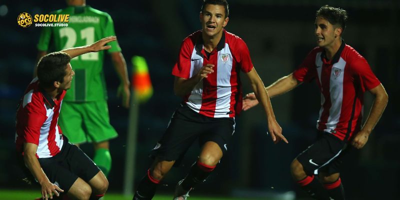 Các cầu thủ Athletic Club tập trung cao độ, hướng tới chiến thắng trên sân nhà